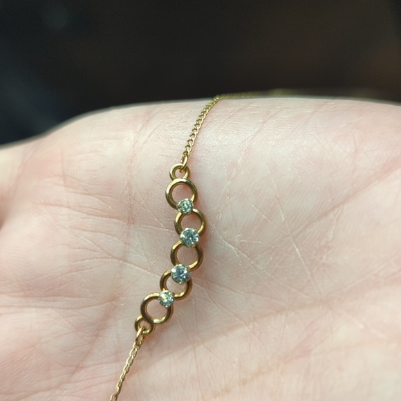 Dainty gold necklace with cubic zirconia - Picture 4 of 4